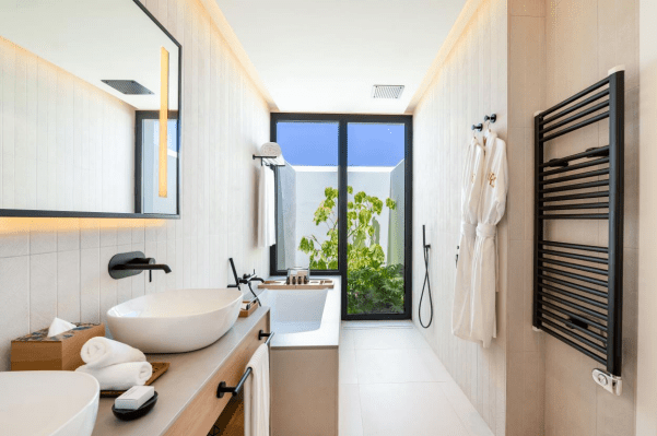 SO/ Comfy Twin Bathroom